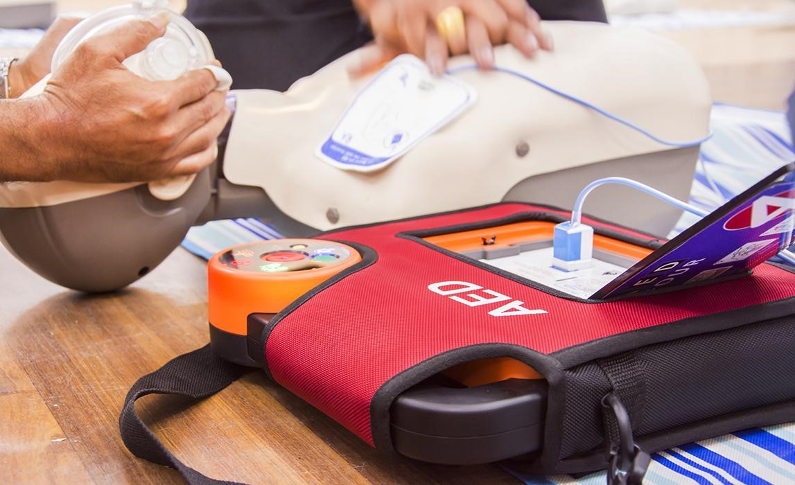 Máy AED hoạt động như thế nào?